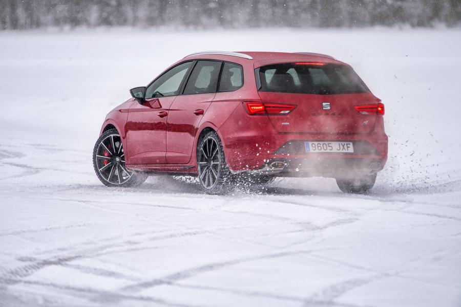  Seat Leon ST Cupra 300 2017 года  (WW) (фото 30 из 49)